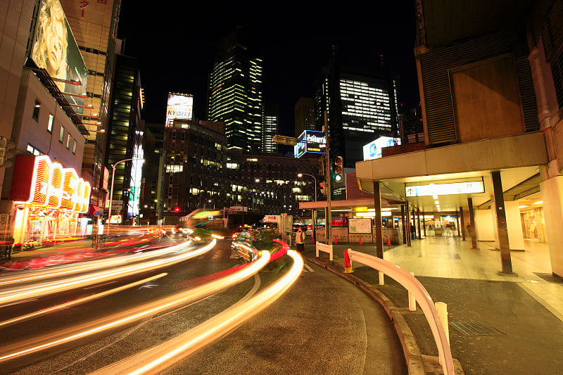 新桥车站银座出口夜景