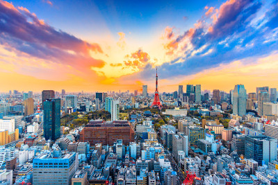东京，日本东京塔的天际线