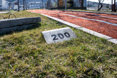 跑道上距离标志200 (200)