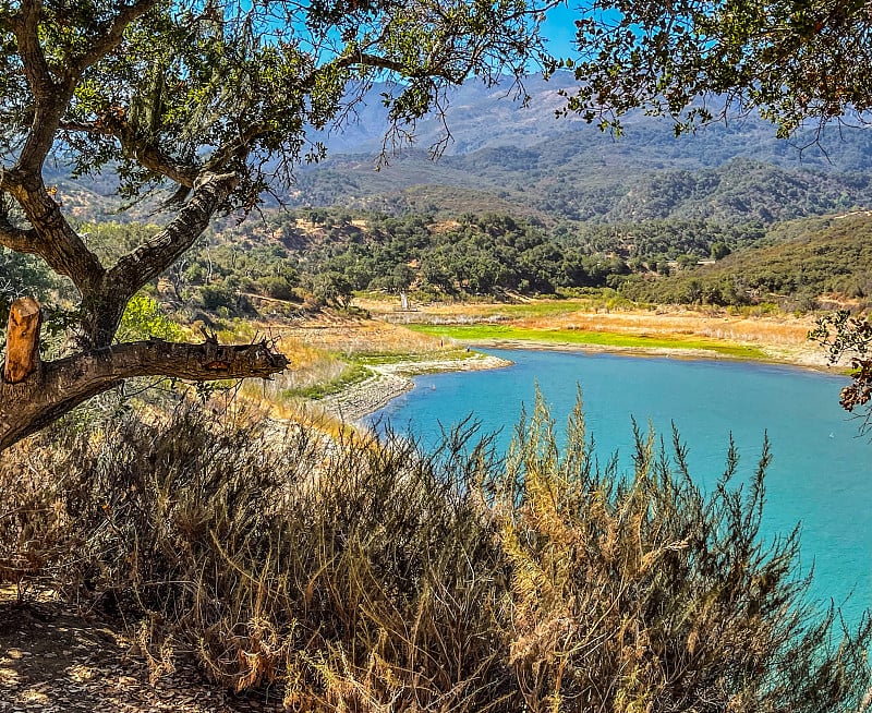 橡树和卡丘玛湖的入口水域