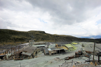 哥伦比亚波帕扬附近的普雷斯火山硫磺矿和采矿工业