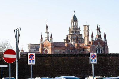 从停车场看Certosa di Pavia