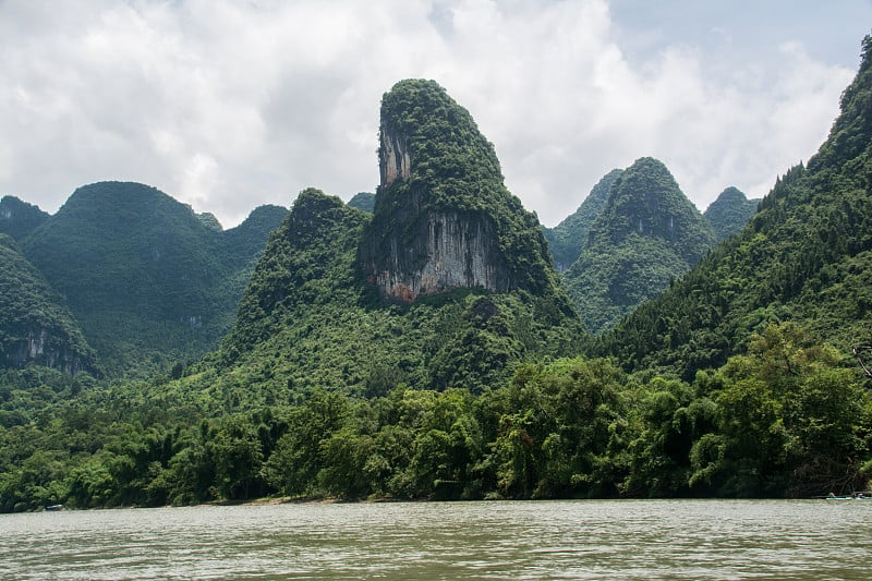 阳朔漓江喀斯特山脉