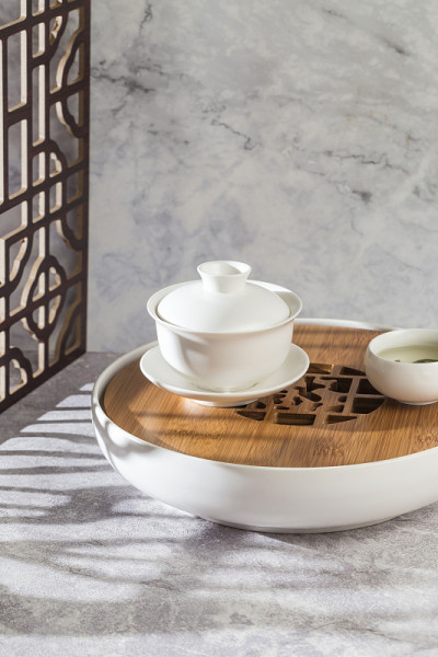 茶具放在桌子上