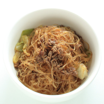 中国菜，牛肉和玻璃面炒