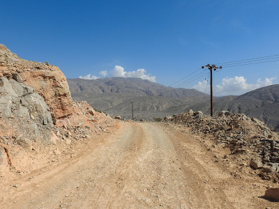 哈贾尔山脉与阿曼边境附近的公路。Khatt地区。兼有。阿拉伯联合酋长国
