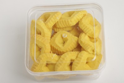 黄色的方形饼干