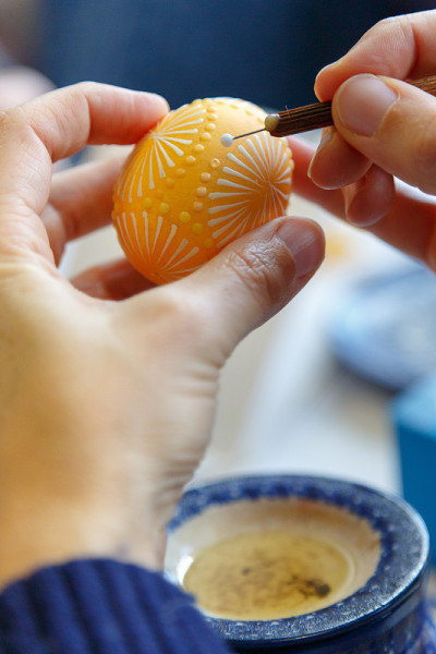 绘制和制作许多来自德国的索布族复活节彩蛋