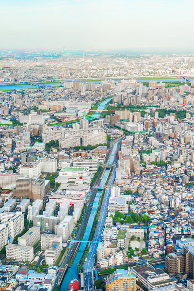 城市城市天际线鸟瞰图在近藤区，日本
