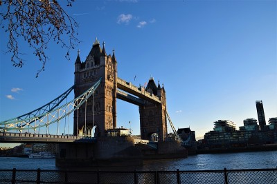 英国伦敦塔桥和泰晤士河