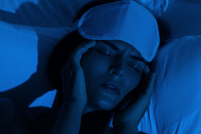 一个头疼失眠的年轻女人