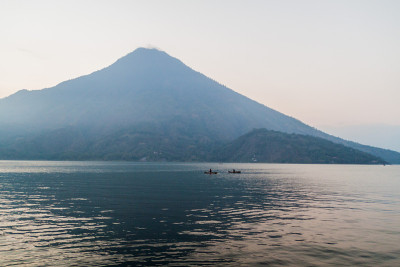 火山圣佩德罗和阿蒂特兰湖，危地马