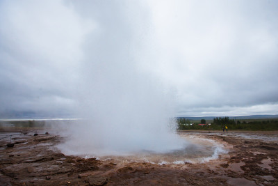冰岛著名的间歇泉Geysir Strokkur喷发