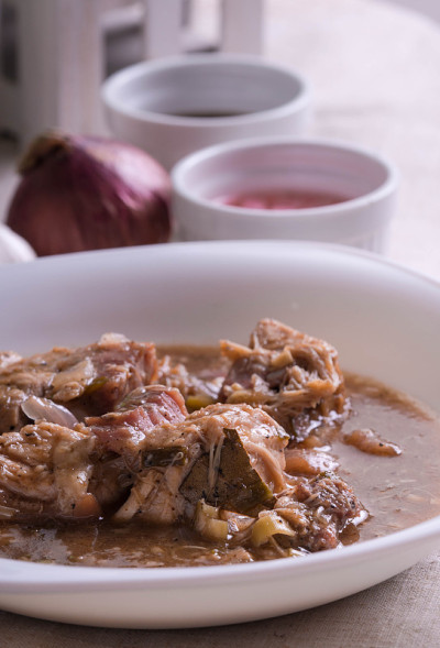 五花肉炖肝和醋酱也被称为lechon paksiw