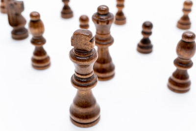 白色背景上的棋子