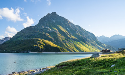 山上的Silvretta水库