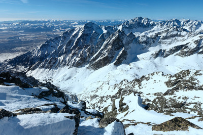 冬天的山地景观。