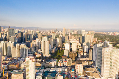 马尼拉，菲律宾的首都。清晨，现代都市，俯视图。市中心有现代化的建筑