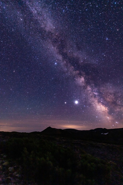 风景的星空和银河系Kurodake的顶峰。