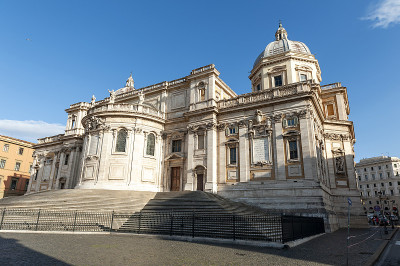位于意大利罗马历史中心埃斯奎利诺广场的圣玛丽亚马乔雷教堂(Basilica di Santa Mar