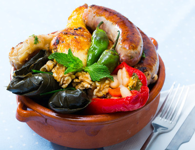 Kapama asausages卷心菜卷,多尔玛