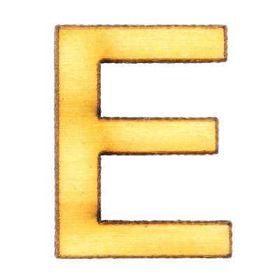 字母E由木头或胶合板制成，在白色背景上，孤立，英语字母，特写。