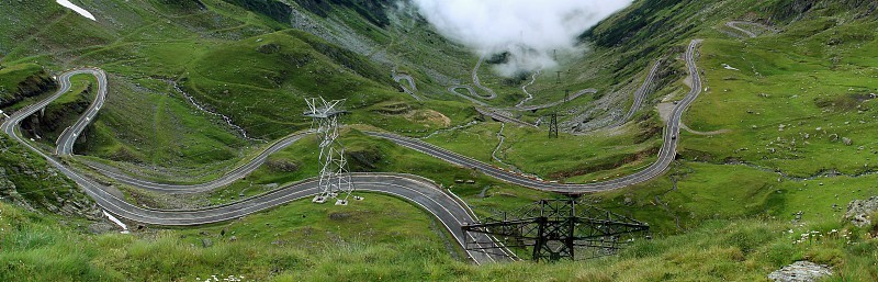 transagarasan或DN7C是罗马尼亚第二高的路面。