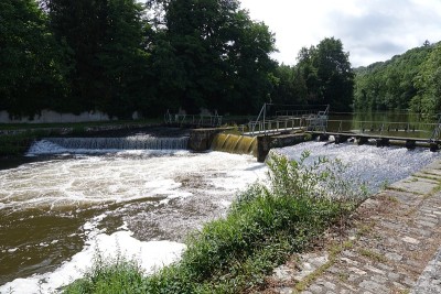 Nivernais运河的船闸移动桥Clamecy Nièvre Bourgogne Franche-