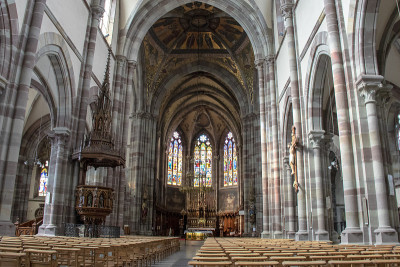 Obernai。圣皮埃尔和保罗教堂，阿尔萨斯，莱茵河下游。是伟大的