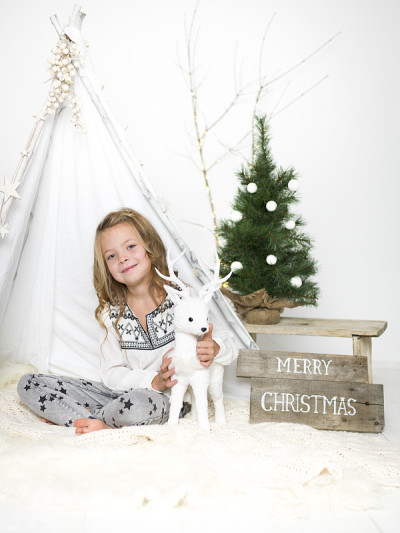mädchen_studio_weihnachtsszene