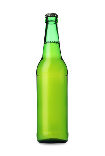 绿瓶啤酒放在白瓶上