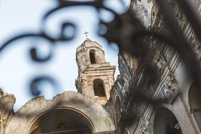 老布萨纳维奇亚(Bussana Vecchia)是意大利利古里亚的一座中世纪鬼城，位于圣雷莫附近，现