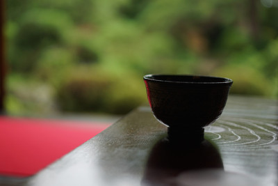 绿茶那已经放在日本式房间的桌子上了