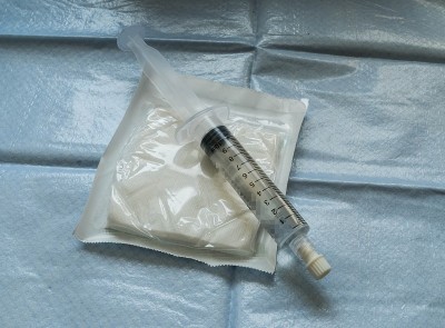 用棉签注射疫苗