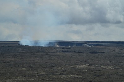 活火山冒烟。