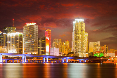 佛罗里达州迈阿密市，五彩缤纷的夜景