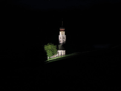 圣瓦伦蒂诺教堂的夜景