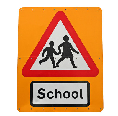 学校的十字路口。