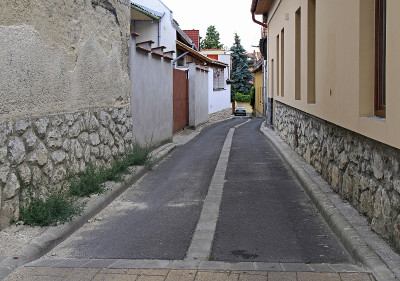 埃格尔老城狭窄的街道