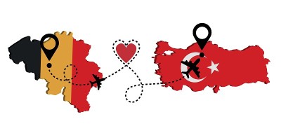 从比利时乘客机前往土耳其。飞机的路线。自由旅行。我喜欢乘飞机旅行。