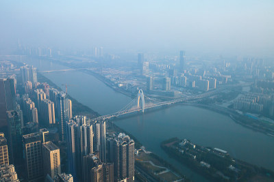 美丽的广角鸟瞰图的广州，广东，中国与天际线和风景以外的城市，从观景台