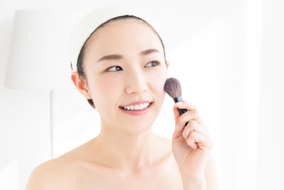 亚洲女性美丽形象，刷子，