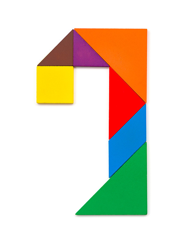 白色的七巧板，形状像数字7