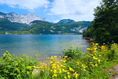 高山夏日湖景