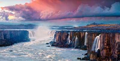 Fjollum河上的Jokulsa夏日美景。
