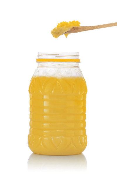 罐纯印度酥油与汤匙
