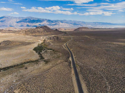 内华达山脉东侧的Lone Pine峰，Lone Pine镇，加州，Inyo县，美国，John Mui