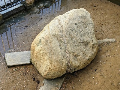 1620年，普利茅斯落潮岩石