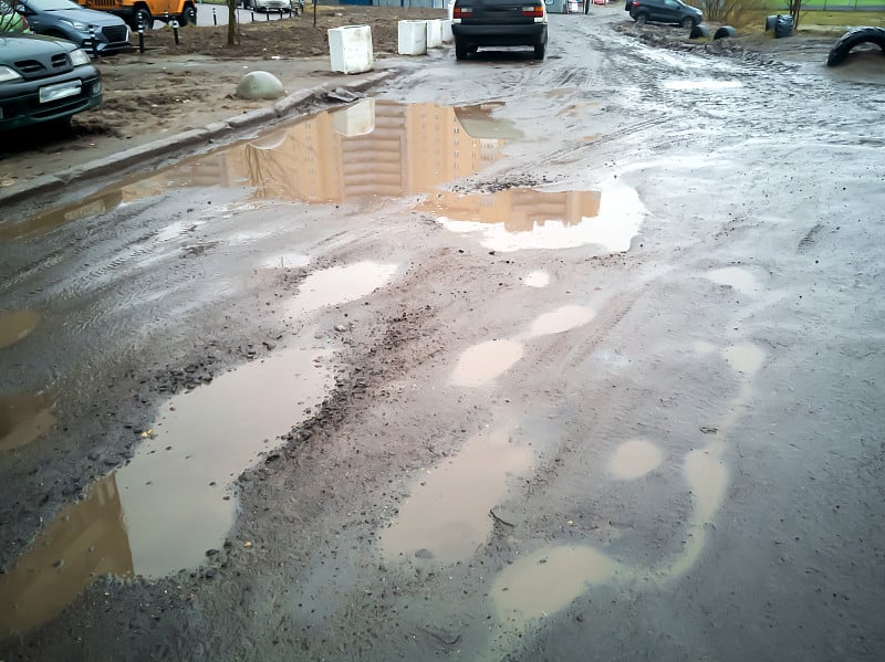 水侵蚀了道路