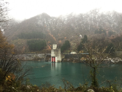 Kurobe峡谷Kurobe河沿岸的风景